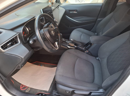 Rent a Toyota Corolla in Cairo at the best prices and services.